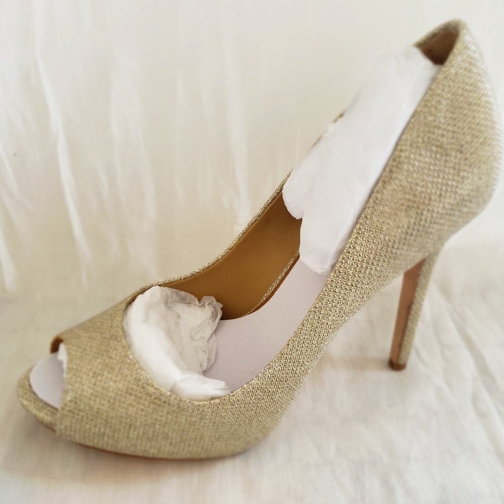 Badgley mischka plantino gold peep toe heels